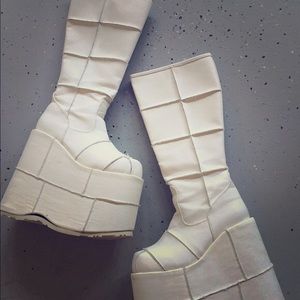 RARE/DISCONTINUED!!!White 7” Demonia boots US8